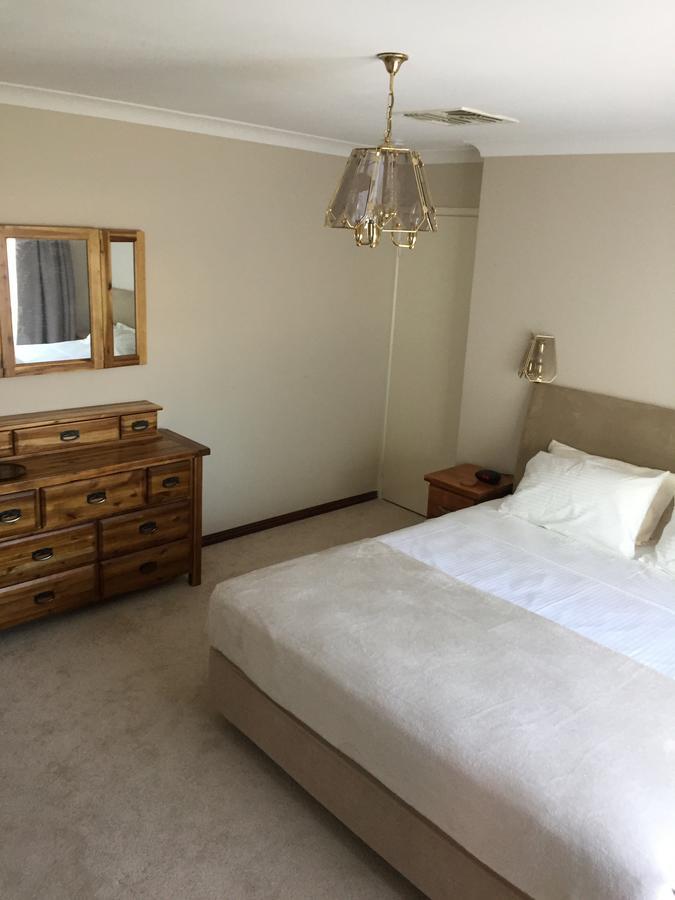 Murdoch Station Bed & Breakfast Перт Экстерьер фото