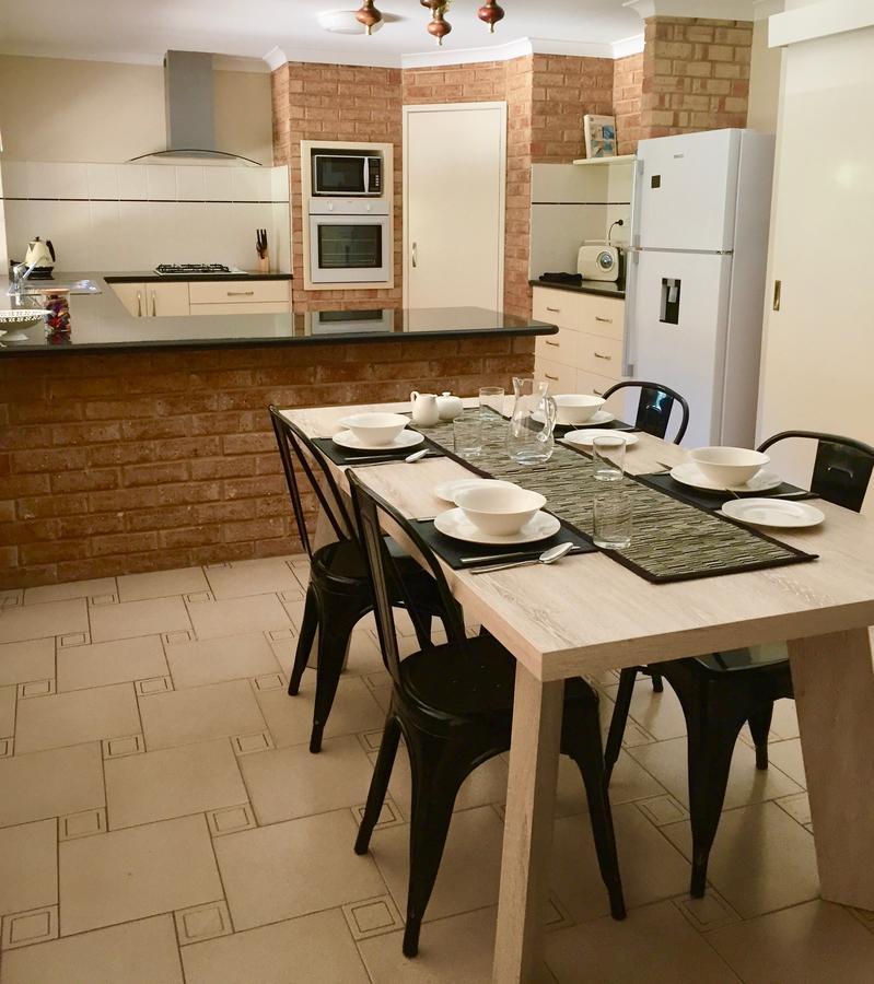 Murdoch Station Bed & Breakfast Перт Экстерьер фото