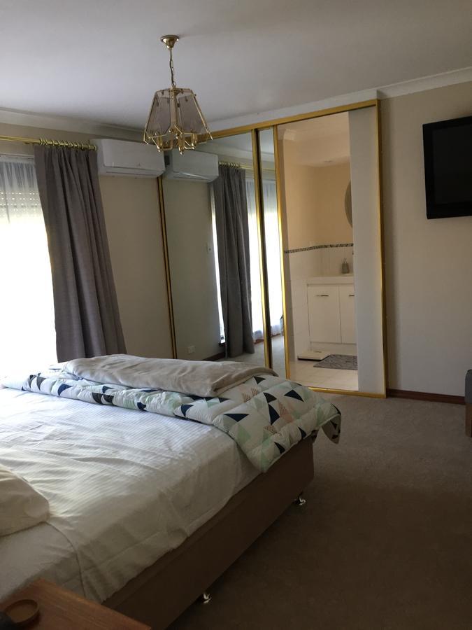 Murdoch Station Bed & Breakfast Перт Экстерьер фото